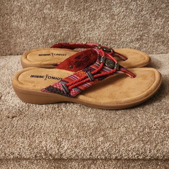 Minnetonka Red & Pink Thong Sandals w/ Medallion Beads Size 6 - Picture 1 of 8